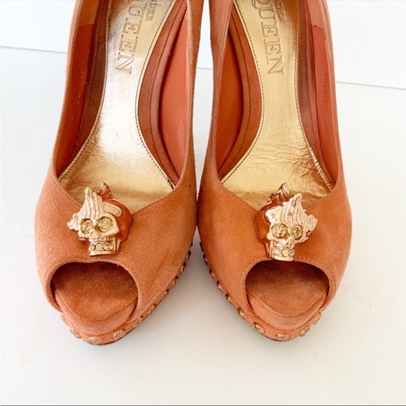 Alexander McQueen orange suede platform pumps - Picture 7 of 14